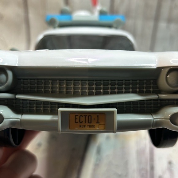 Ghostbusters Frozen Empire ECTO-1 Popcorn Bucket - Picture 10 of 12